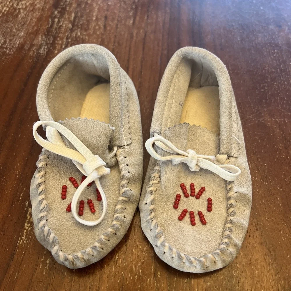 Baby White Moccasins Red Beads Size 5 Vintage Cherokee Indian handmade
